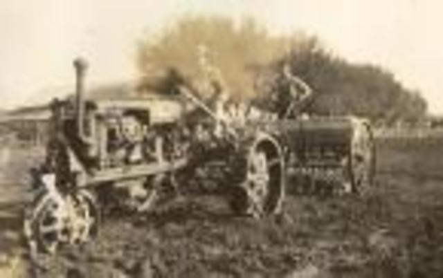 Tractors Become an Important Part of American Agriculture