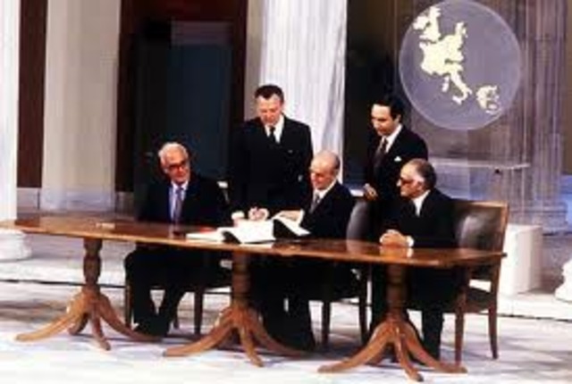 Grecia se incorpora al grupo del euro.