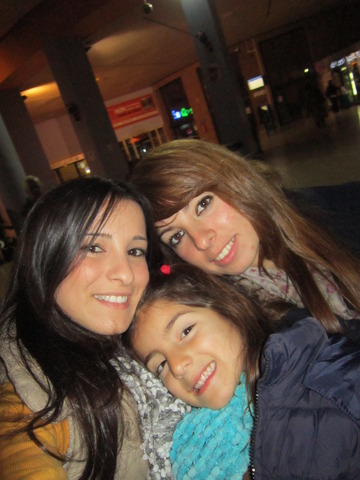 ahora con seis añitos le encanta estar con sus primas