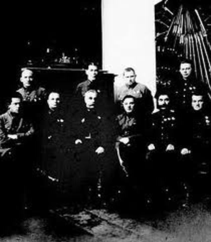 Creación de un Comité Militar-Revolucionario