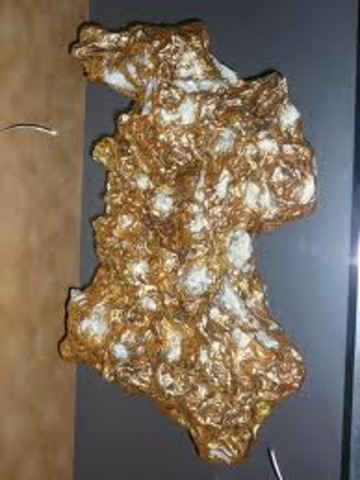 •'Welcome Stranger' nugget discovered by John Deason and Richard Oates in Moliagul, Victoria. It is the world's largest nugget found to date.