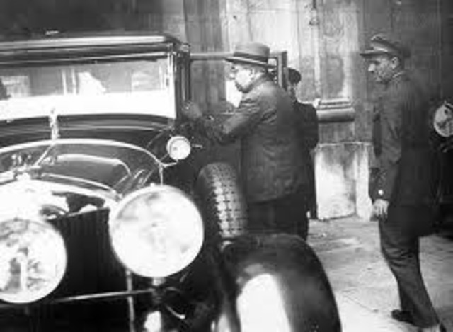 Azaña comienza la reforma del Ejército