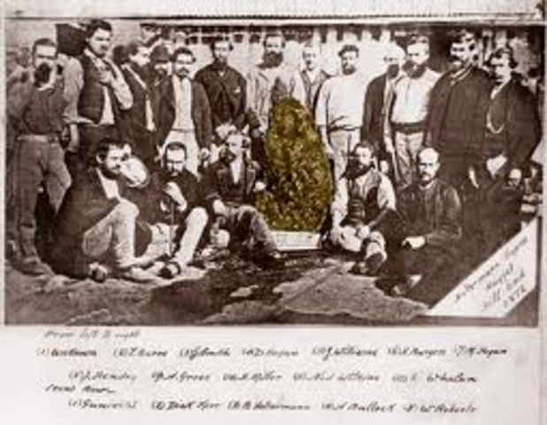 •World's largest piece of gold-bearing material, the Holtermann Nugget (a mixture of slate and gold weighing 235 kg) found by William Holtermann at Hill End NSW.