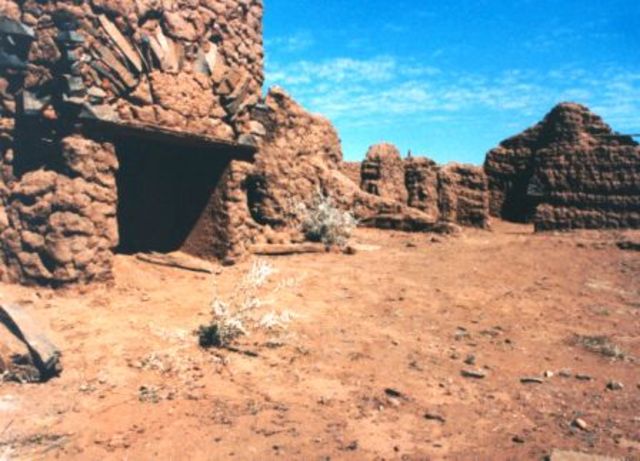 •First WA gold discoveries at Halls Creek. Triggers gold rush in WA.