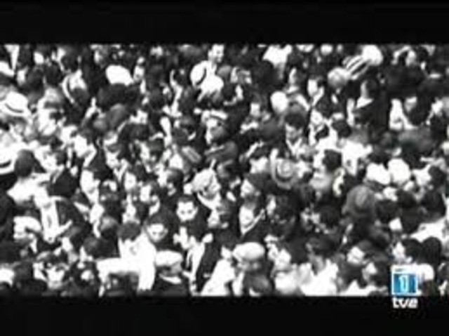 Se  aprueba una nueva ley de reforma agraria.