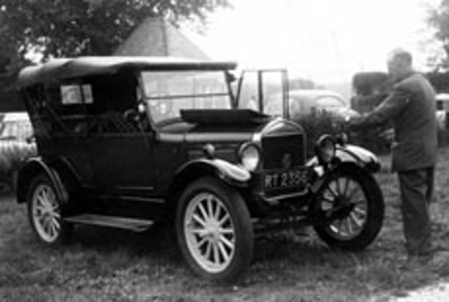 Henry Ford Produces the First Ford Model T