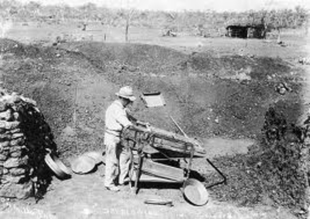 Gold dicovered at Coolgardie