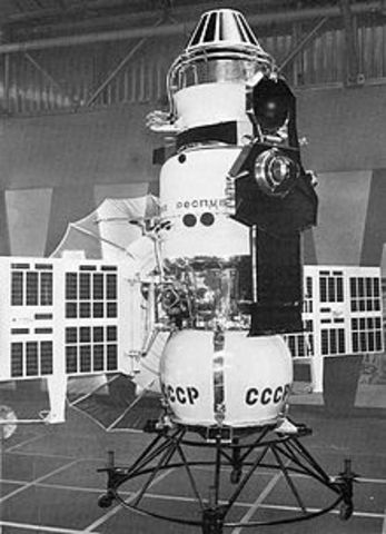 Soviet craft Venera 4 lands on Venus