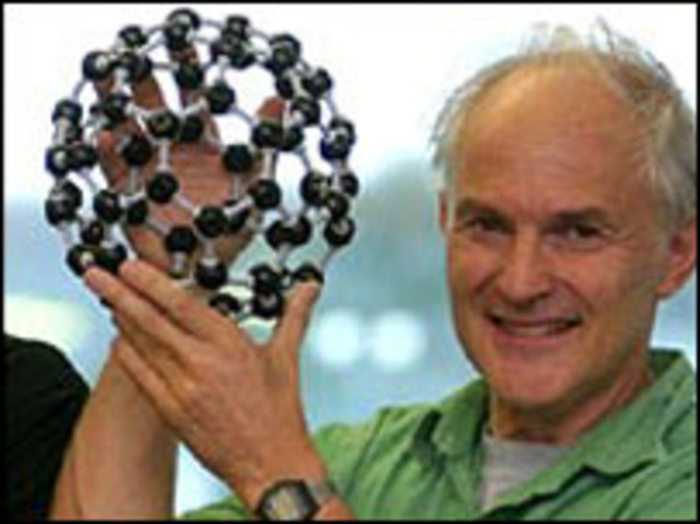 Premio NObel a Sir Harry Kroto, descubridor de los fulerenos.