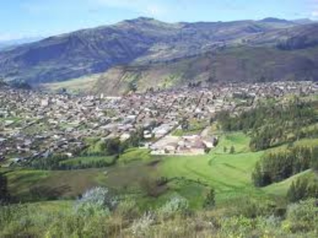 Nace en Santiago de Chuco