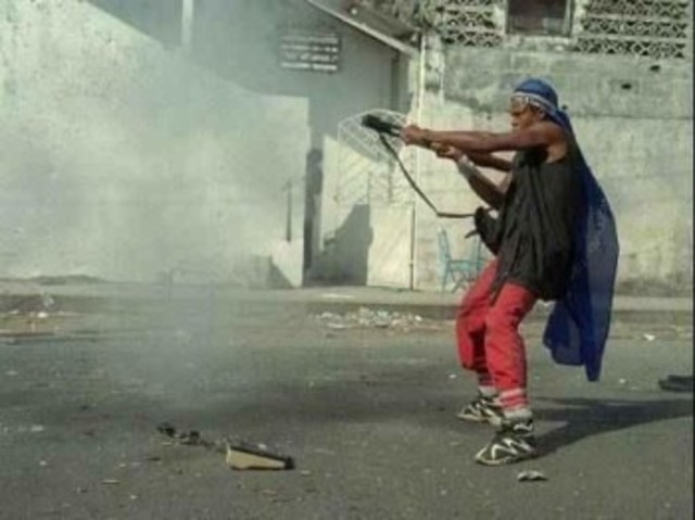 La segunda guerra civil de Liberia empieza.