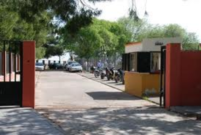 Tras conseguir el graduado me apunto en un modulo de mecanizado en el Caura de Coria del Rio, pero abandono a mitad de curso