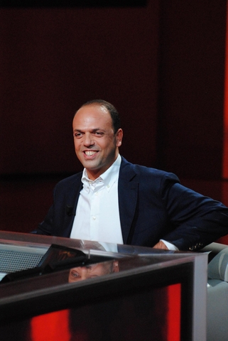 Salta l'incontro su Rai e giustizia, "il teatrino della politica"