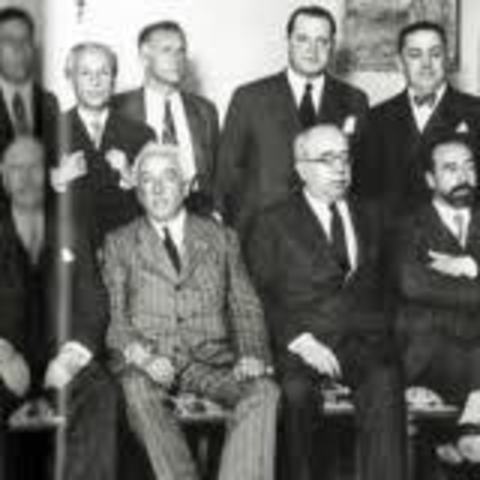 Alcalá Zamora pide a Lerroux que forme nuevo Gabinete.