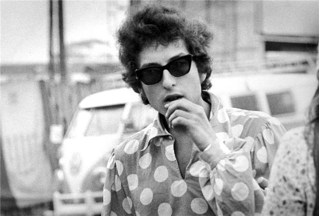 Dylan's appearance and musical style changed rapidly