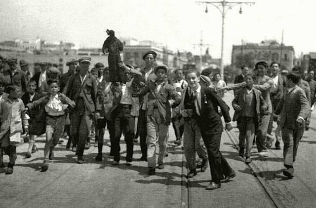 Se declara la II República