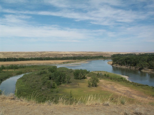 The expedition splits into two teams