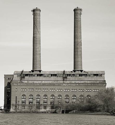 Thomas Edison starts power station