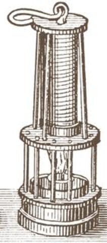 Humphry Davy invents the arc lamp