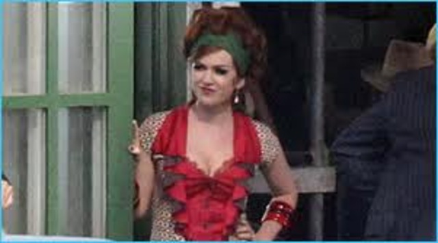 Tom drives Nick to meet his mistress Myrtle Wilson and throw a party at his secret New York apartment