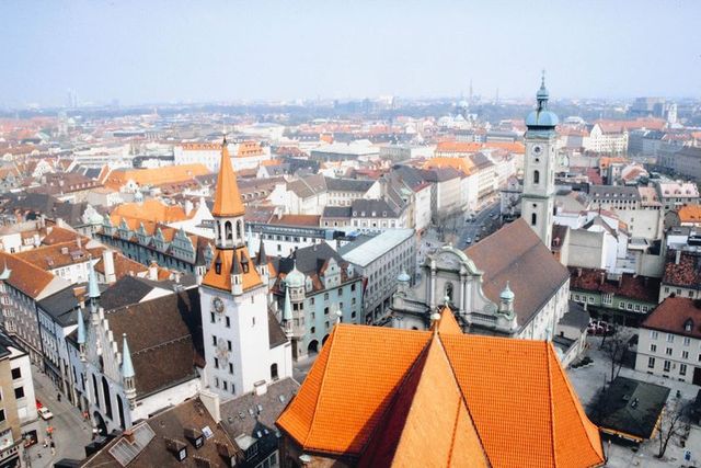 Hitler move to Munich