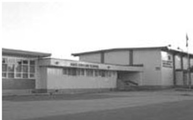 Whiteside (nee Mort) Elementary School opens