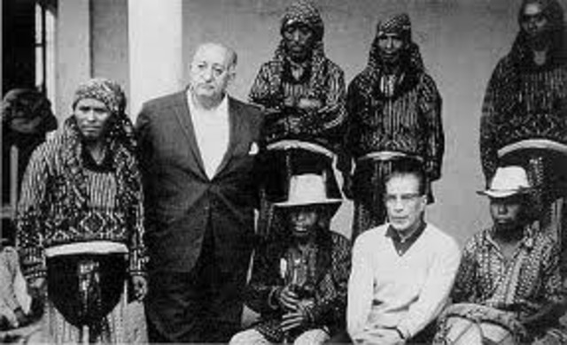 Regresa a Guatemala.