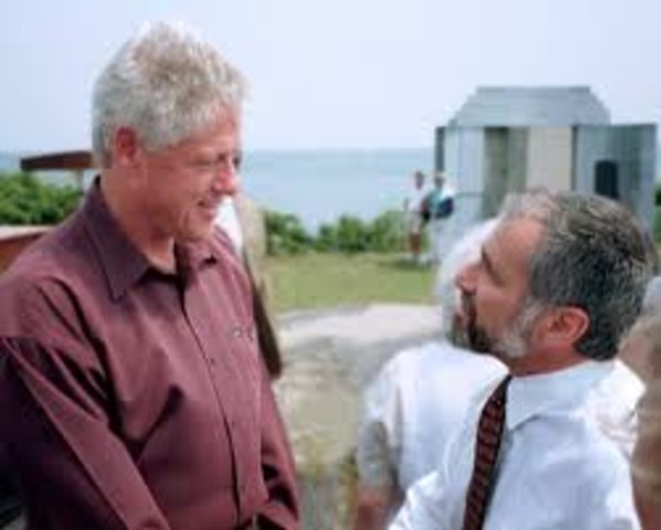 President Clinton declares HIV/AIDS is a threat to National Security