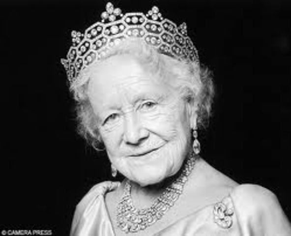 200,000 turn out to greet the Queen Mother