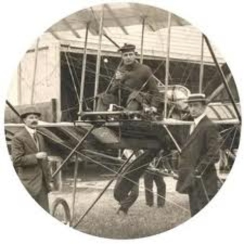 Automatic gyrostabilizer leads to first automatic pilot