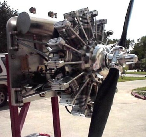 Introduction of lightweight, air-cooled radial engines