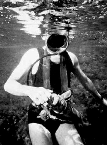 Self-contained underwater breathing unit