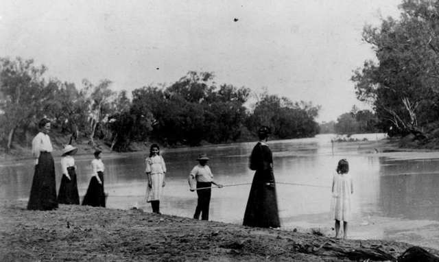 Australian Clothing in 1900