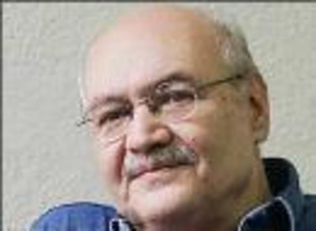 Se Casa con Clemencia Amado y nace su primer hijo.