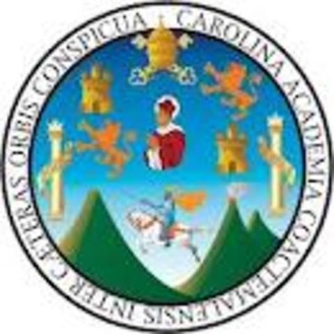 Abandona la carrera de medicina y estudia en la Facultad de ciencias Juridicas y Sociales