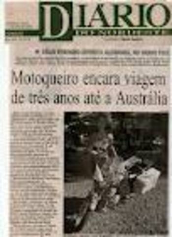 Funda el diario Éxito y es nombrado profesor de Literatura en la Escuela de Derecho