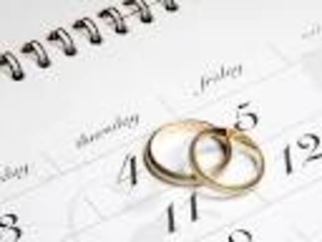 Se casa con Clemencia Amado, muere su padre y nace su primer hijo