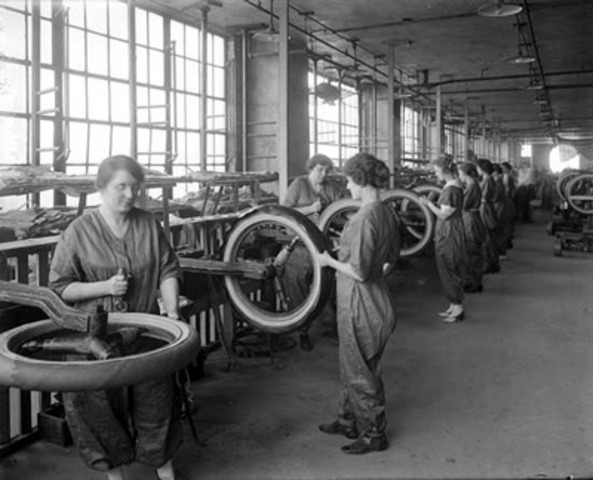 WWI: Women make thier move