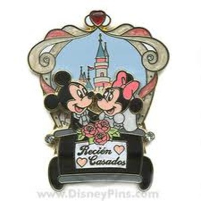 Timeline: Se casa en Montevideo, en 1950, con Blanca Mora y Araujo