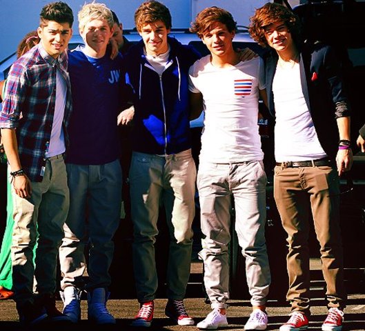 One direction became a group :)))))