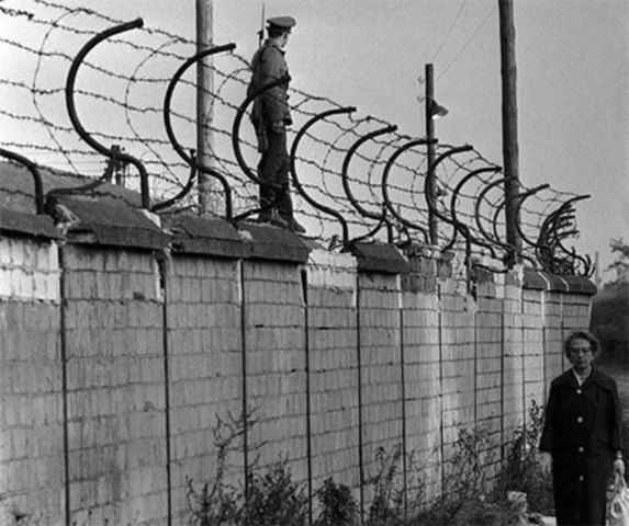 A Wall in Berlin (VUS.13b)