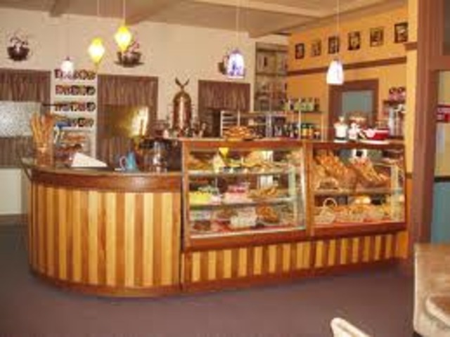 Opens a bakery in Malaga, Spain with her husband