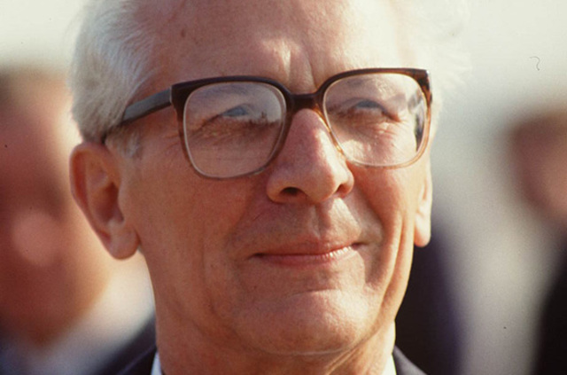 Démission d'Honecker