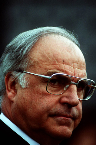 Helmut Kohl veut rapprocher RDA et RFA