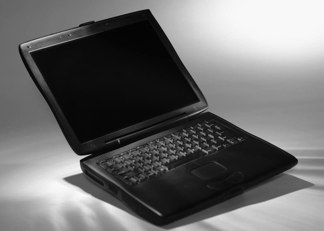 ordenador más rápido y pantalla a color