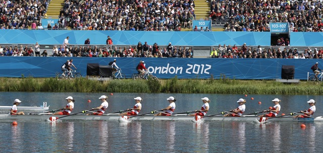 Women's 8 rowers advance to final