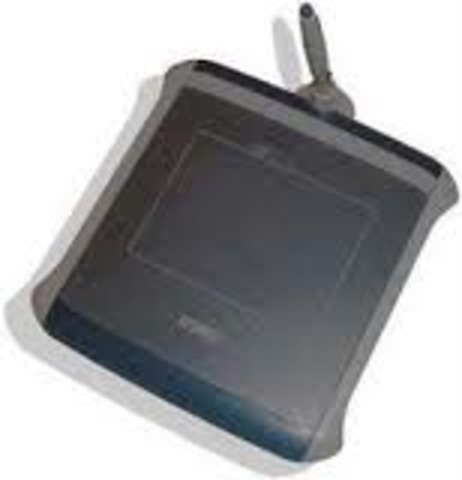 as mesas digitalizadoras, telas sensíveis ao toque (touch-screens)