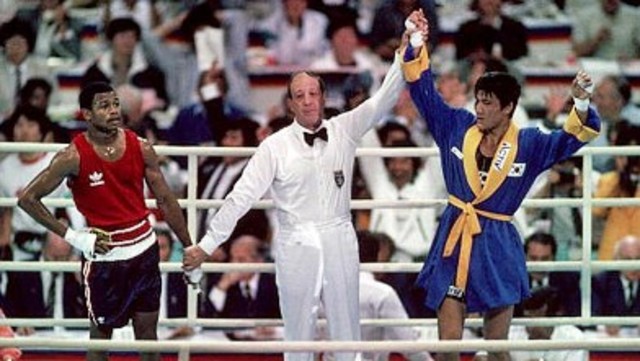 Park Si-Hun vs Roy Jones Jr – Boxing