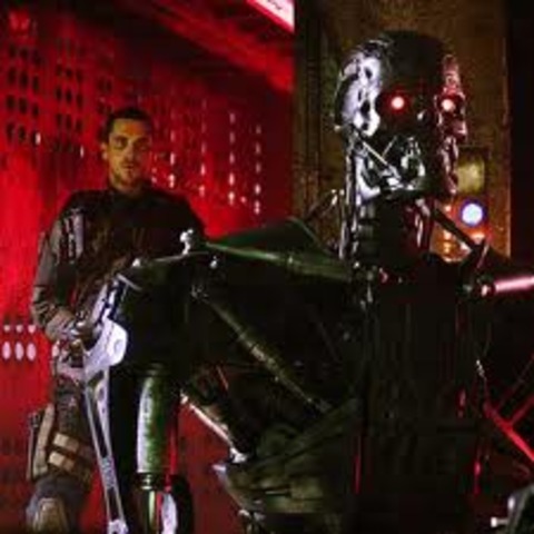 "Terminator 2" (T2) foi lançado em 1991 e colocou um novo padrão de efeitos especiais em CG. O robô T-1000 em T2 foi alternado entre o ator Robert Patrick e a versão 3D animada de Patrick