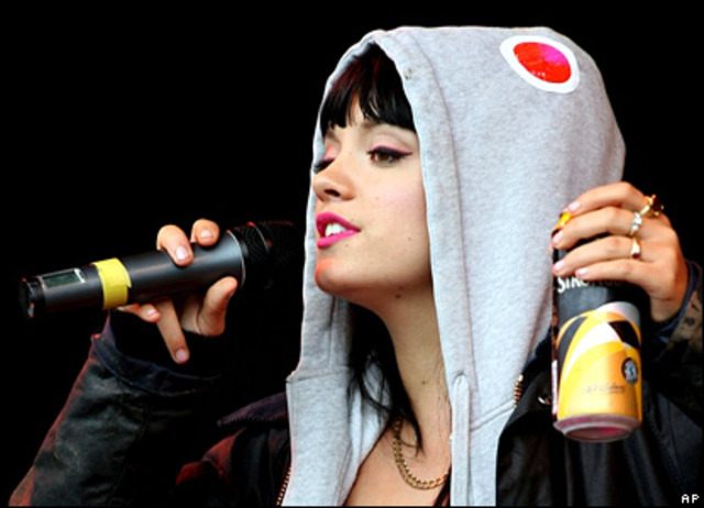 When she was 11, Rachel Santesso heard Lily singing Wonderwall by Oasis, and she was so impressed that the next day she started giving her singing lessons